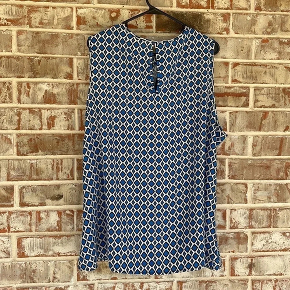 Unique Spectrum Blue Geometric Zipper Sleeveless Blouse - Picture 7 of 10